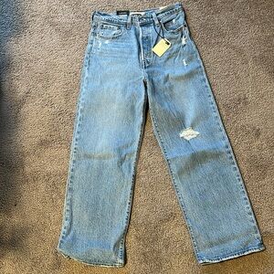 BRAND NEW NEVER WORN WITH TAGS Women’s Levi’s Ribcage Straight Ankle.
